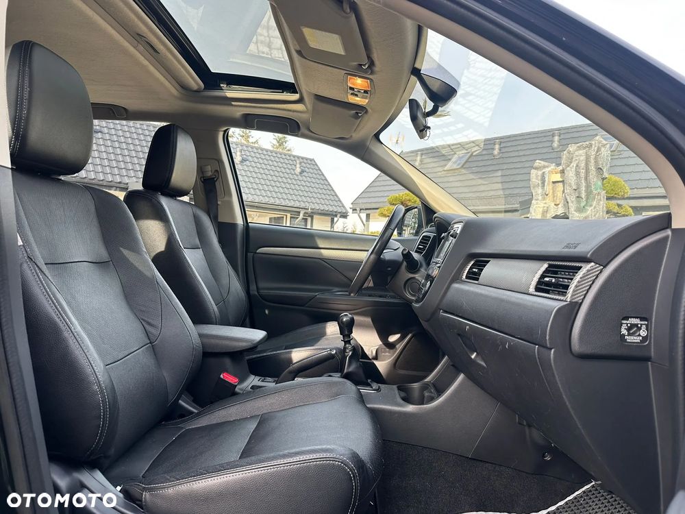 Mitsubishi Outlander - 12