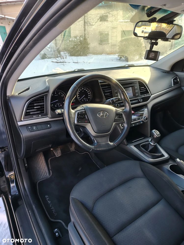 Hyundai Elantra 1.6 Comfort - 14