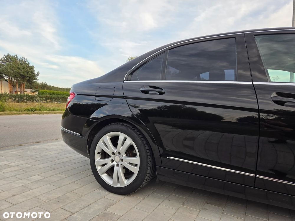 Mercedes-Benz Klasa C 220 CDI Elegance - 13