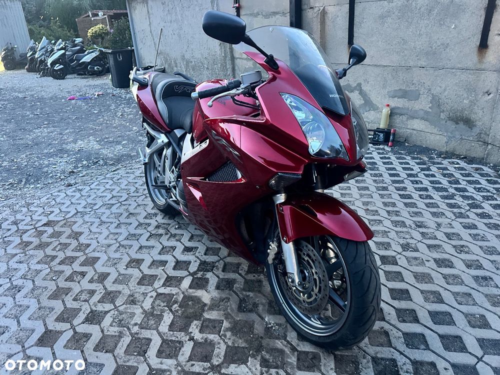 Honda VFR - 3