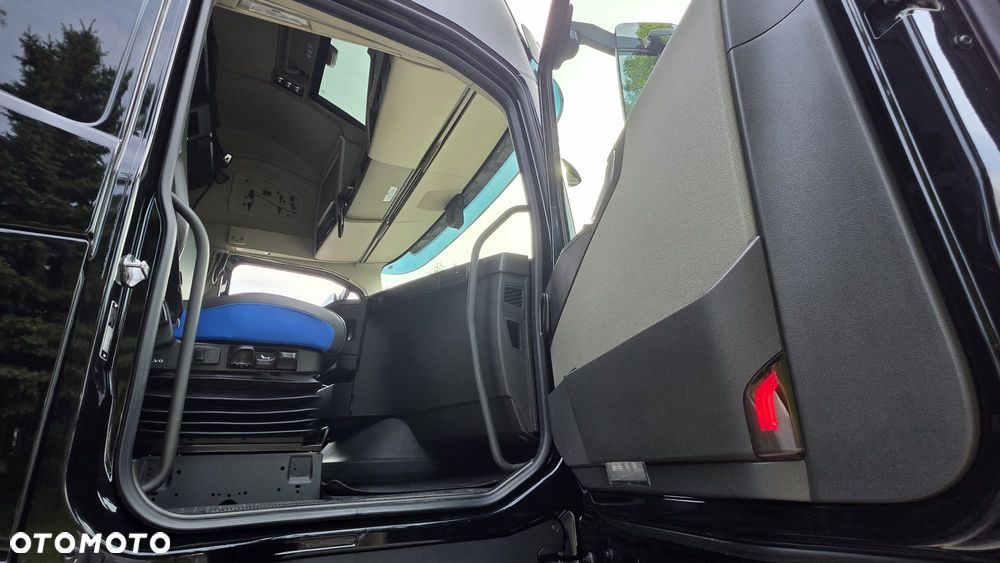 Volvo ///FH///460///2023///GLOBETROTTER/// XXL///HDS///HIAB///WECON///CHWYTAK/// ROTATOR///WAGA///JEDYNE 125 TYŚ KM/// PRZYCZEPA///FULL LED///VIRTUAL COCPIT/// STAN JAK NOWY. - 38