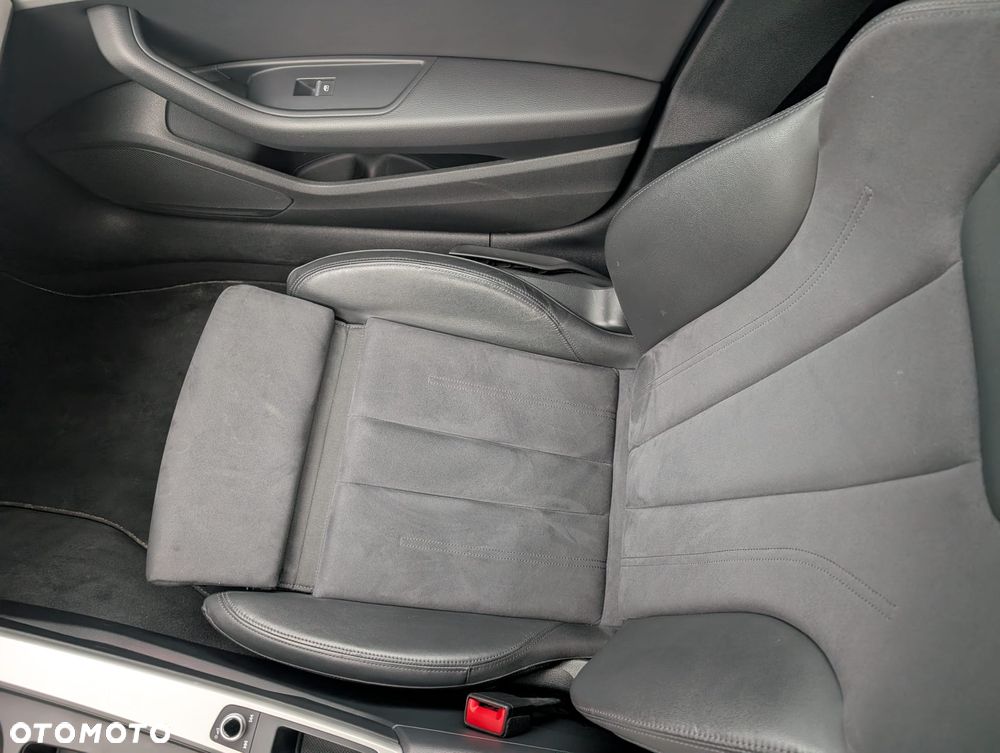 Audi A4 Limousine - 31