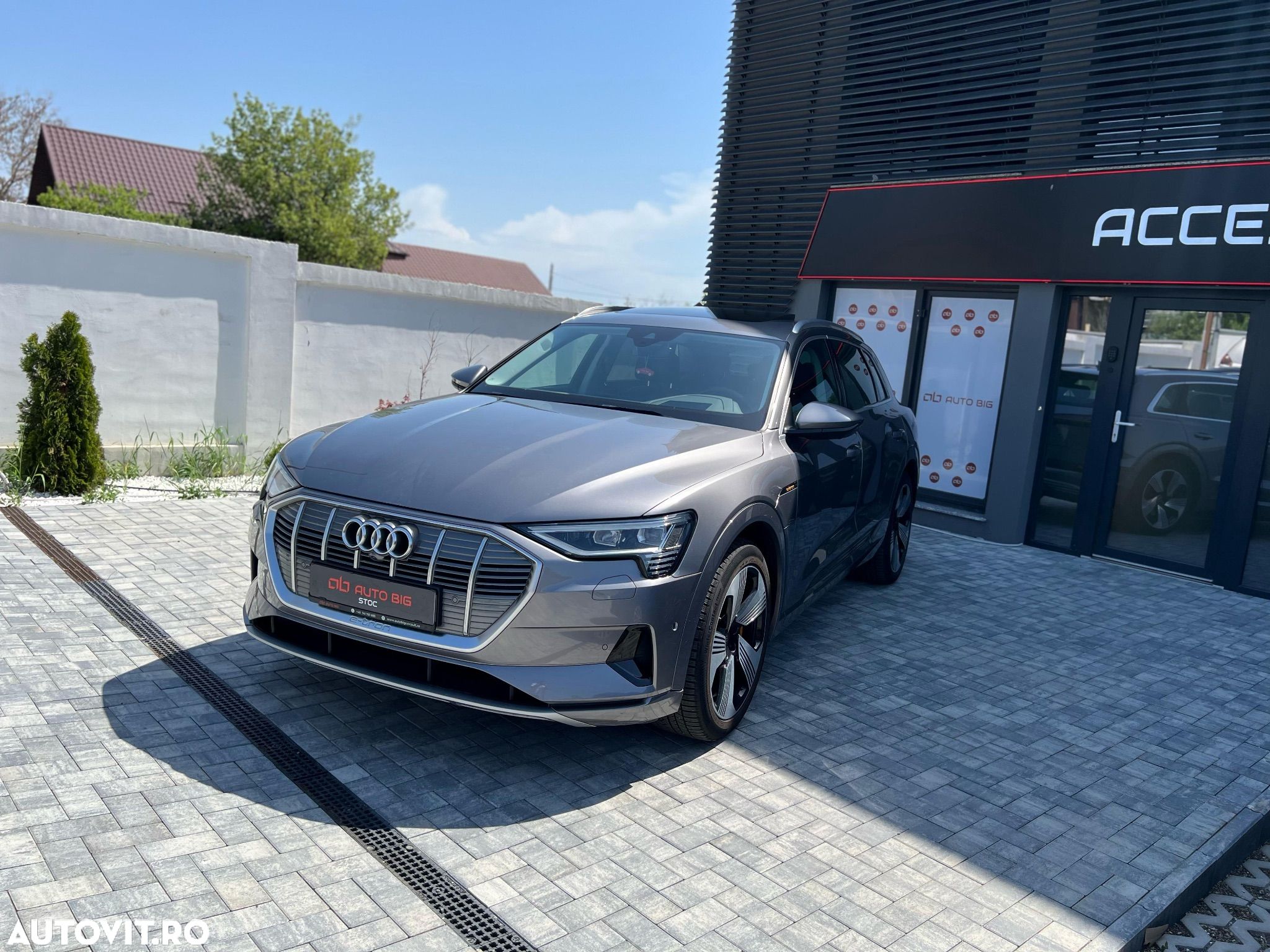 Audi e-tron 55 quattro Basic - 1