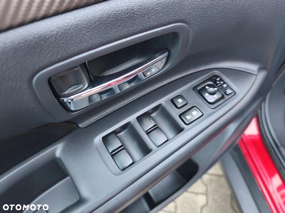 Mitsubishi Outlander 2.0 4WD Invite - 37