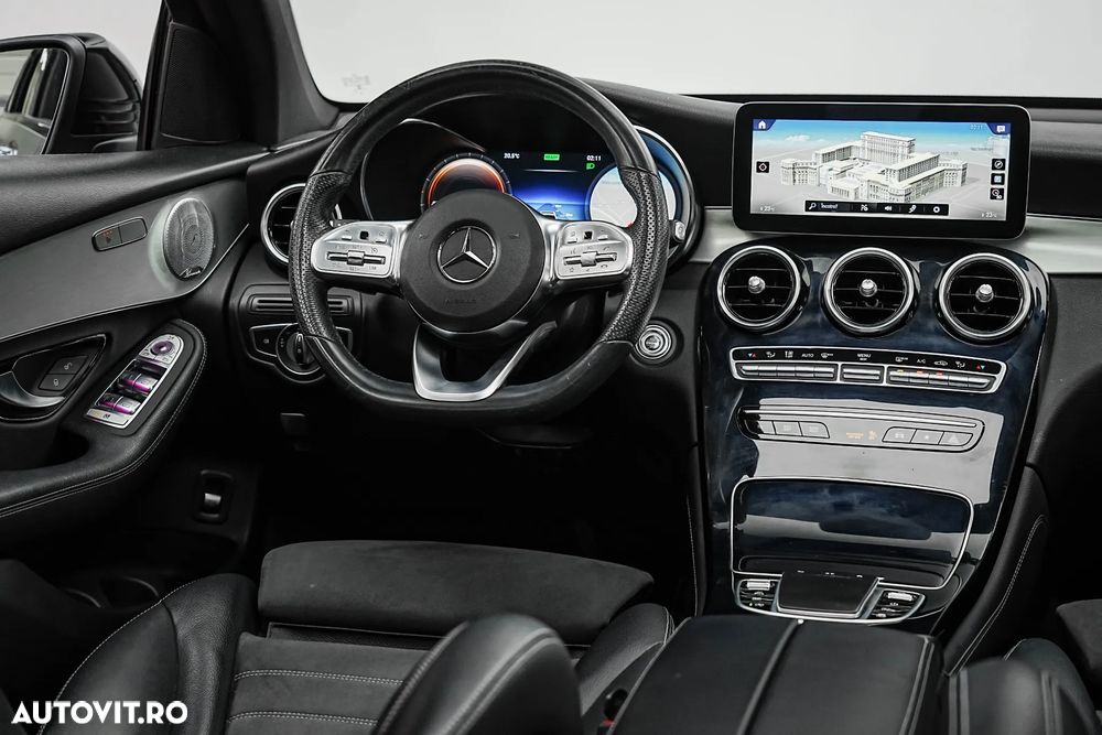 Mercedes-Benz GLC Coupe 300 4Matic 9G-TRONIC AMG Line Plus - 29
