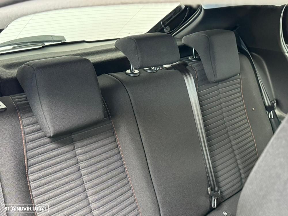 Peugeot 208 - 18