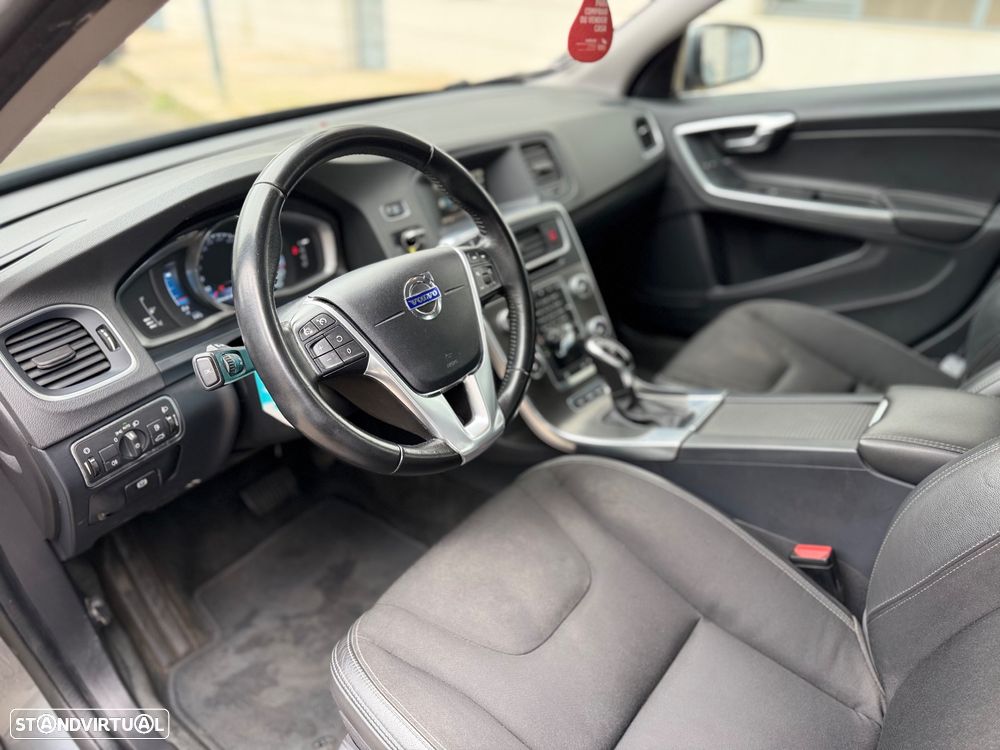 Volvo V60 2.4 D6 R-Design Mom.AWD Phev - 19