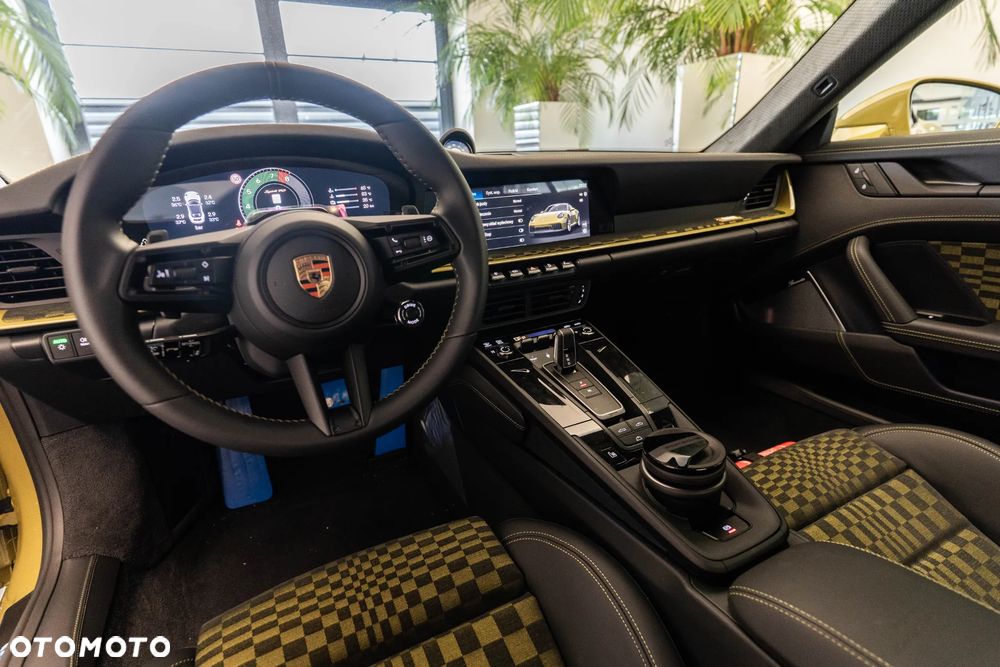Porsche 911 Carrera T-Hybrid Spirit 70 - 17