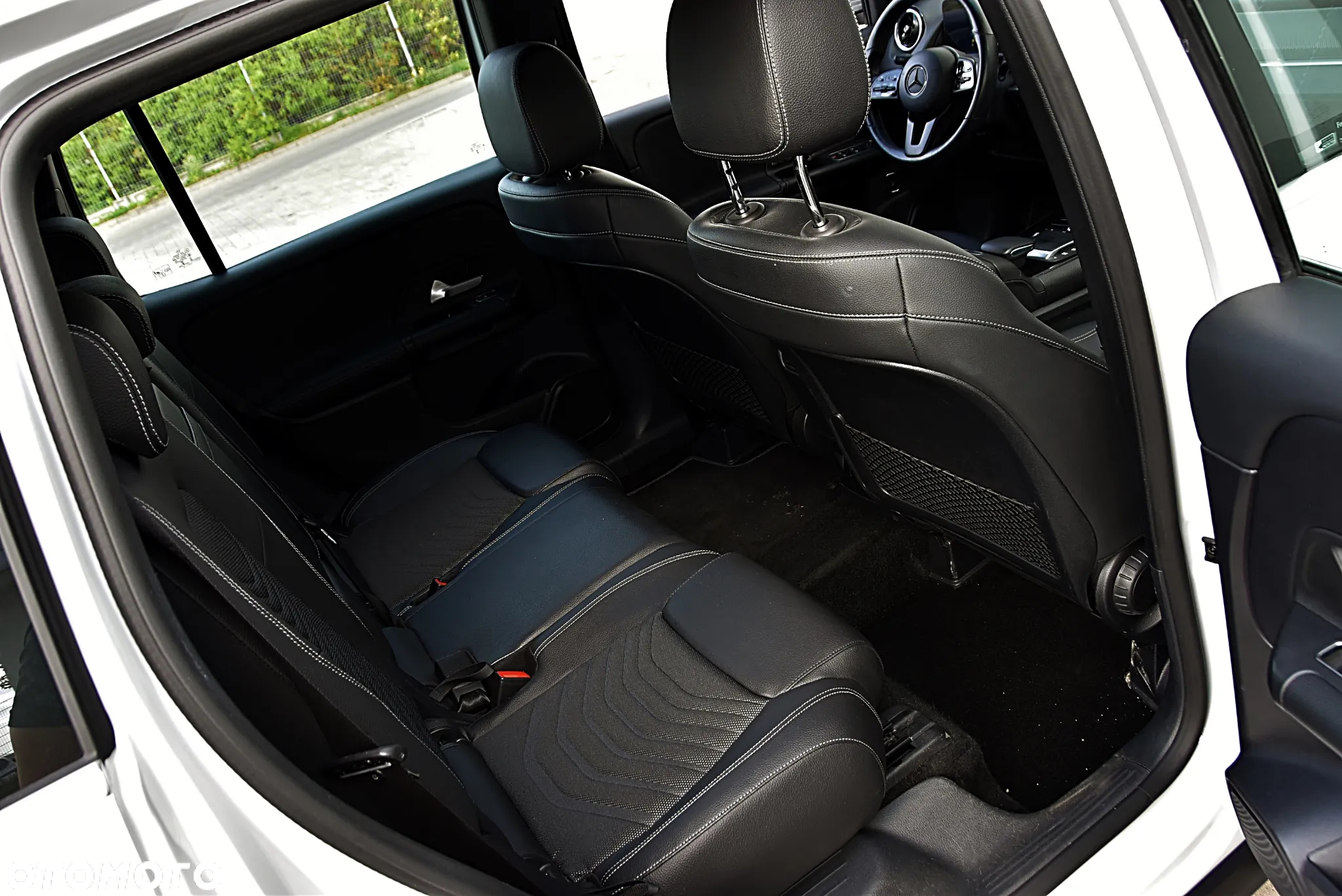 Mercedes-Benz GLB 200 7G-DCT - 24