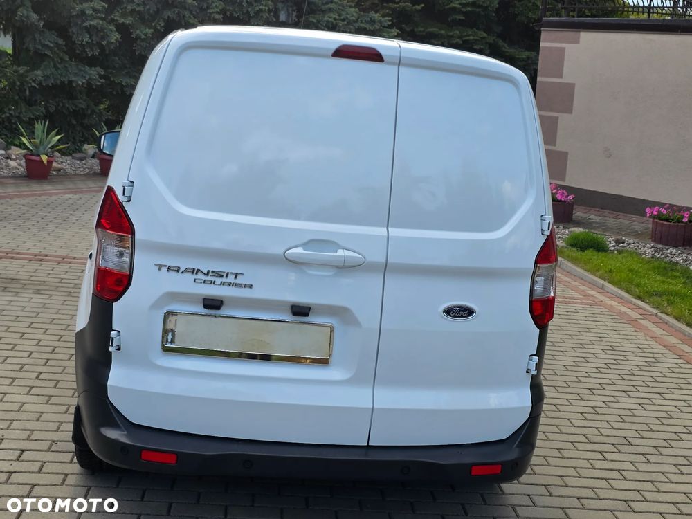 Ford Transit Courier - 21