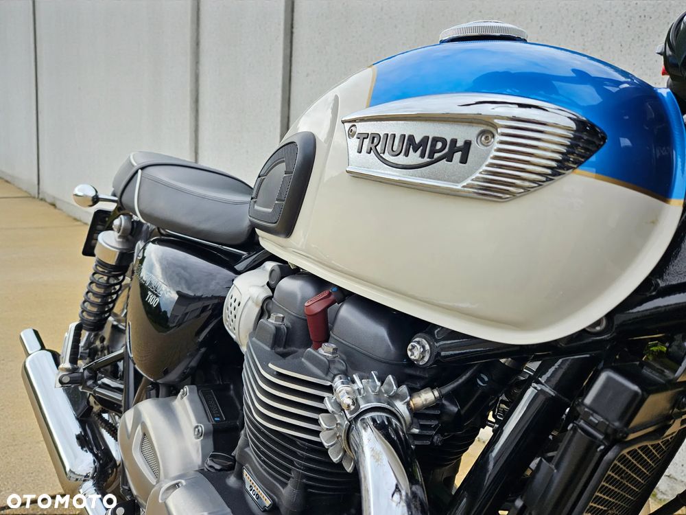 Triumph Bonneville - 6
