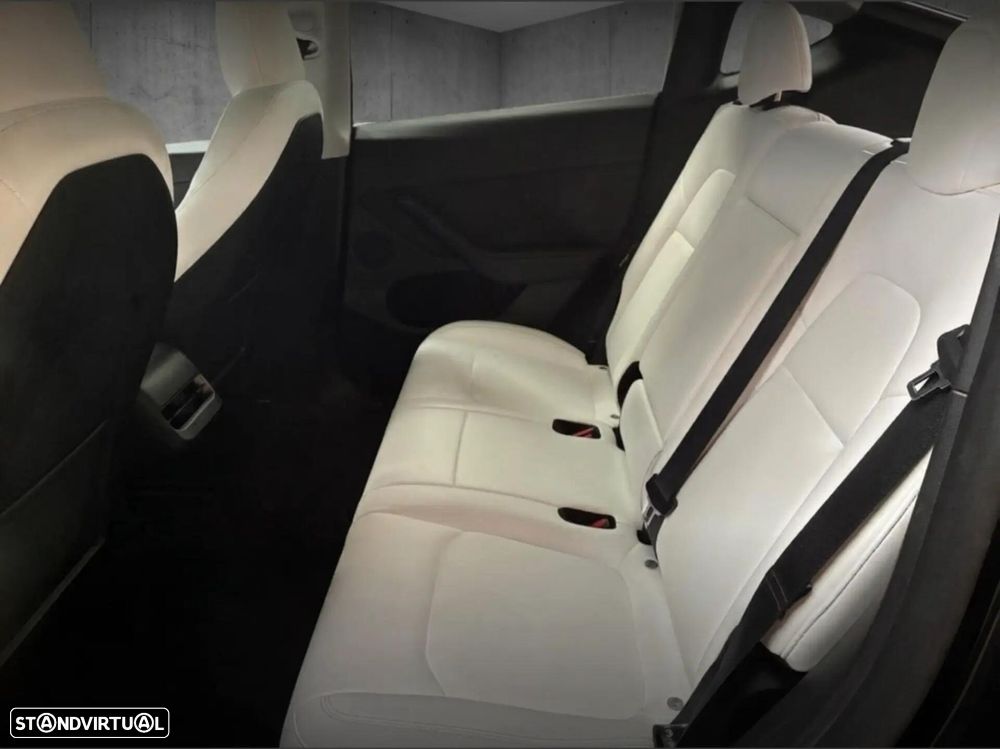 Tesla Model Y RWD - 8