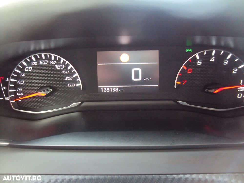 Peugeot 2008 1.5 BlueHDI FAP Allure - 11