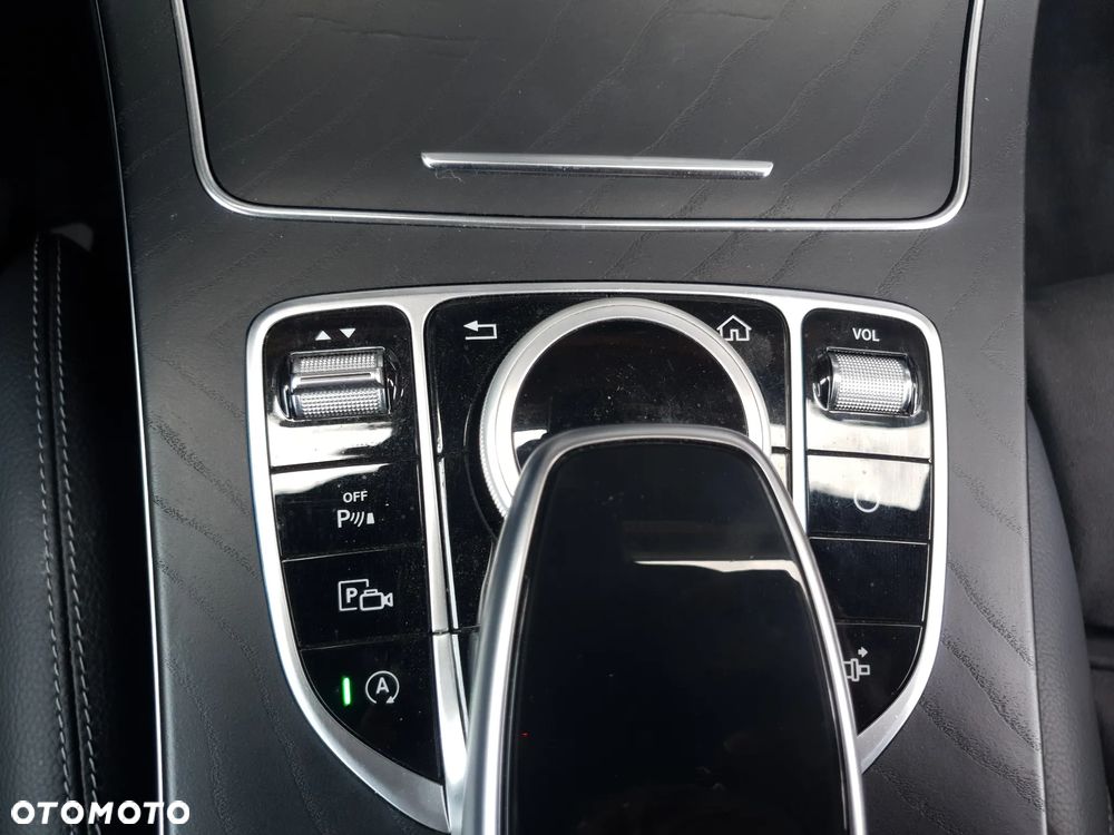 Mercedes-Benz Klasa C 220 d Coupe 4Matic 9G-TRONIC AMG Line - 12