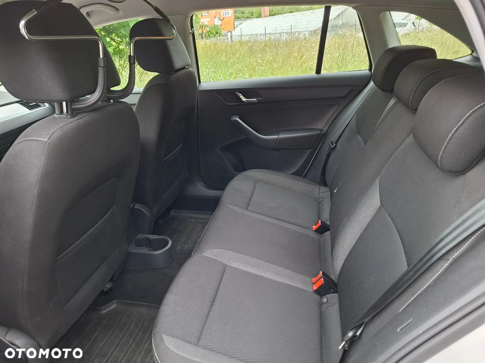 Skoda RAPID 1.6 TDI DPF Ambition - 11