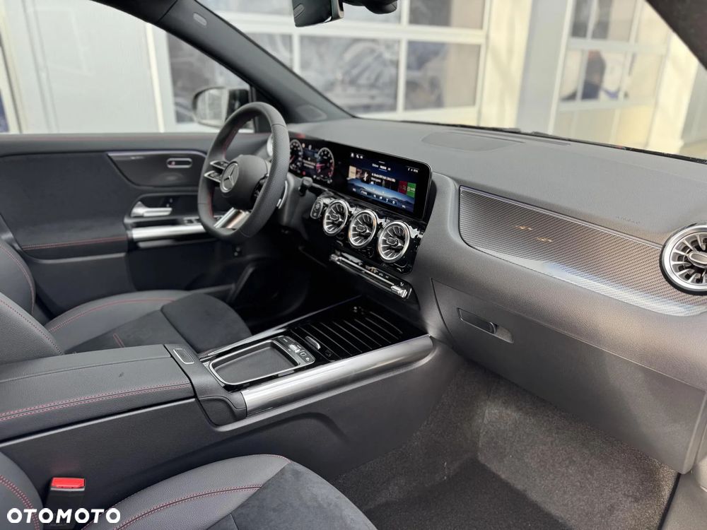 Mercedes-Benz GLA 200 AMG Line - 17