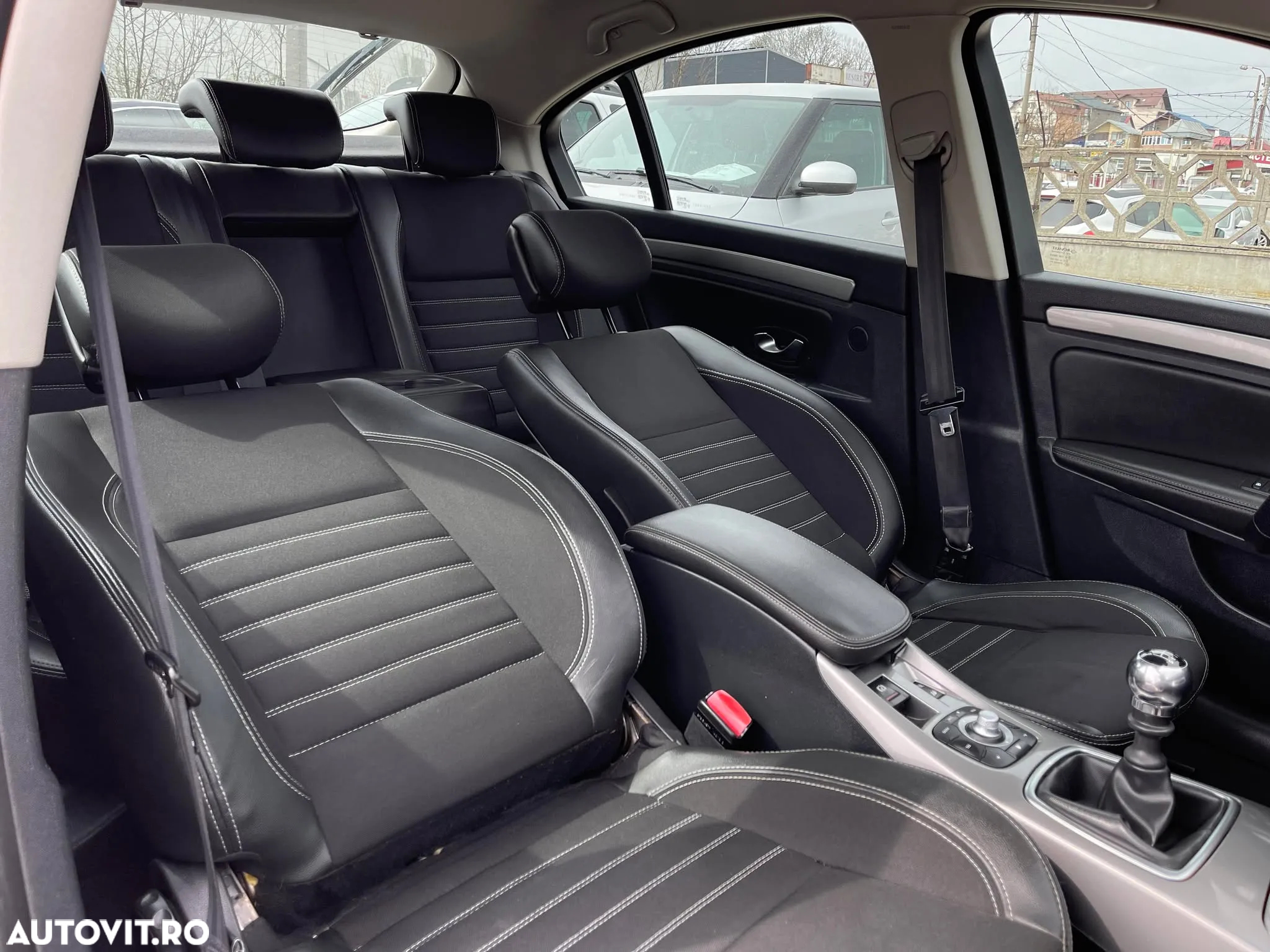 Renault Laguna dCi 110 FAP Limited - 14