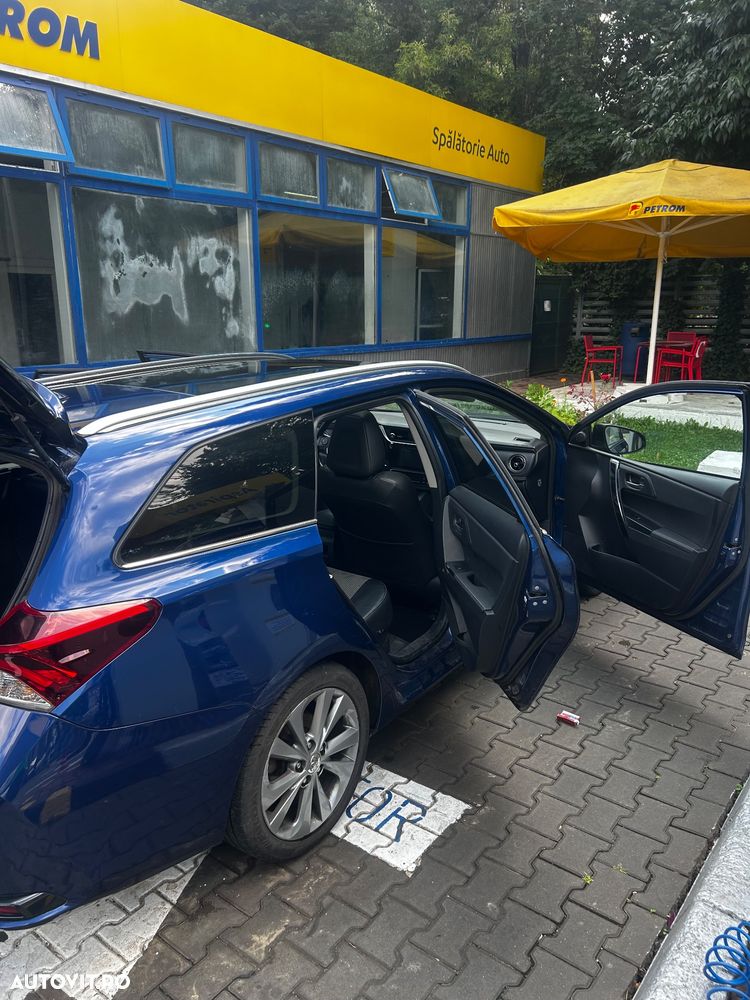 Toyota Auris 1.8 L VVT-i HSD Sol + - 5