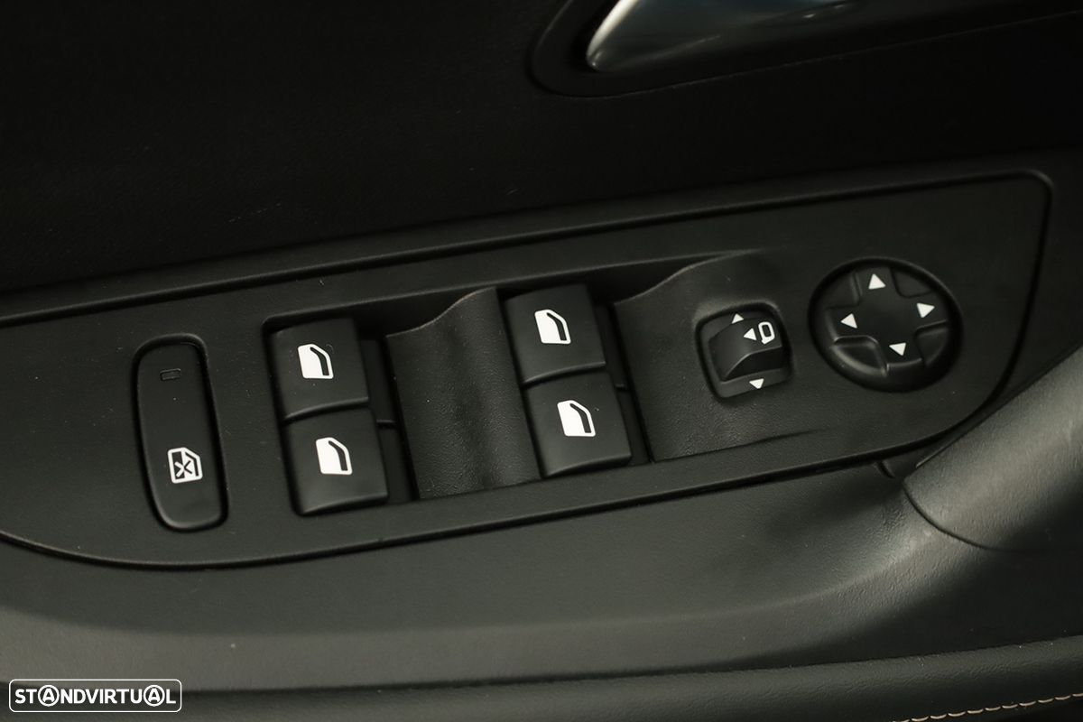 Peugeot 2008 1.2 PureTech Allure - 21