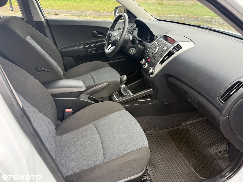 Kia Ceed - 9