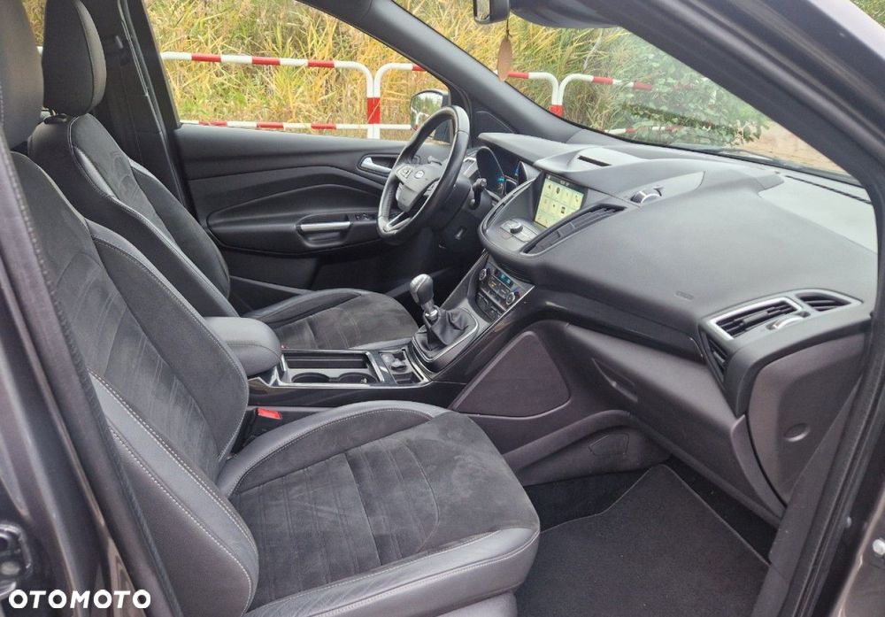 Ford Kuga 2.0 TDCi 4x4 ST-Line - 31