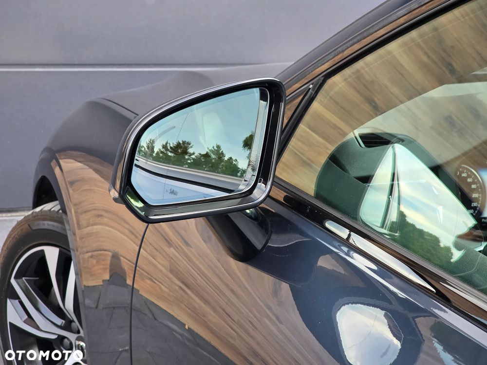 Volvo V60 D4 R-Design - 32