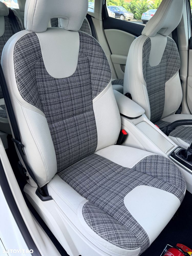 Volvo V40 D2 DRIVe Kinetic - 16