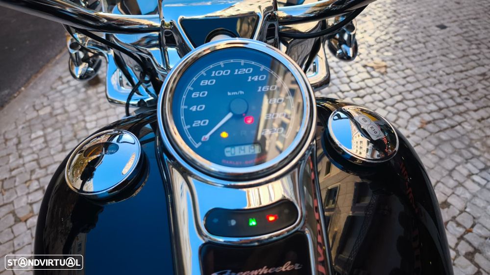 Harley-Davidson Tour Trike Freewheeler - 16