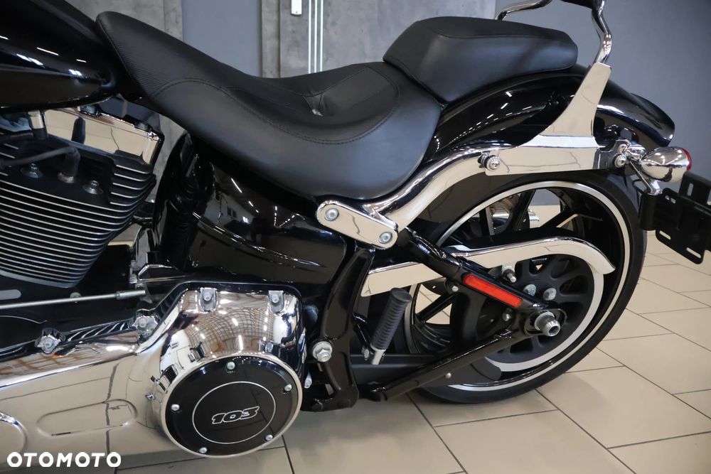 Harley-Davidson FXSB Breakout - 30