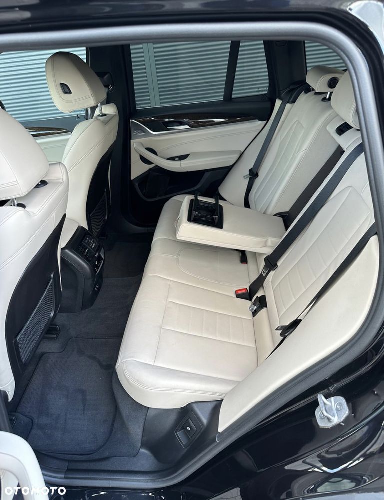 BMW X3 xDrive30i Luxury Line - 11