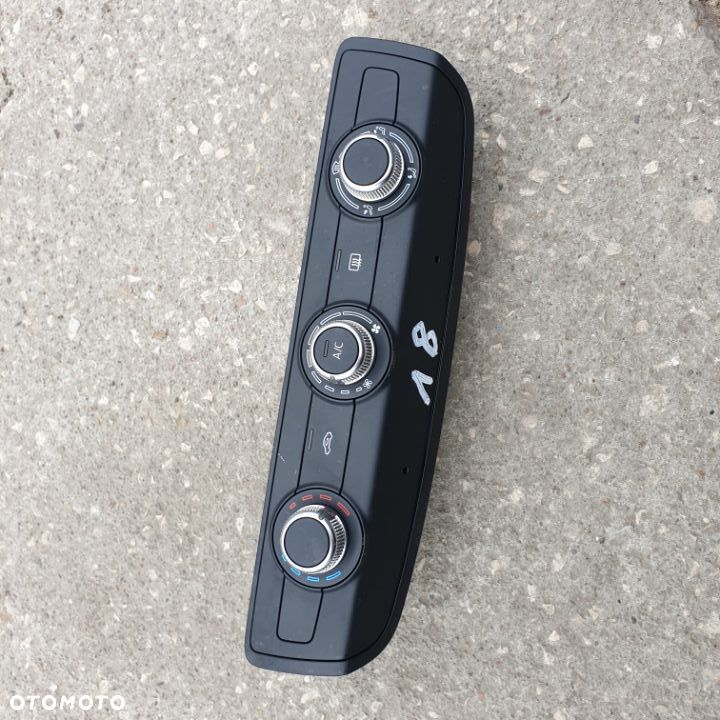 AUDI  A3 8V PANEL KLIMATYZACJI 8V0820047B 13R - 1