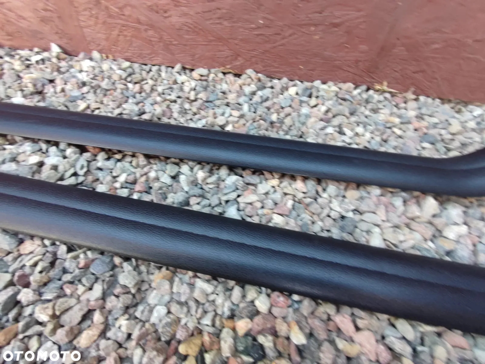 BMW E81 / E82 / E88. ORYGINALNE OSŁONY USZCZELEK DRZWI / NAKŁADKI PROGOWE CZARNE. O NR: 6 981 707 / 6 981 708 OEM. W BARDZO DOBRYM STANIE. - 4