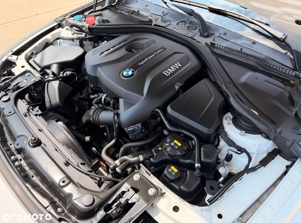 BMW Seria 3 330i M Sport - 14