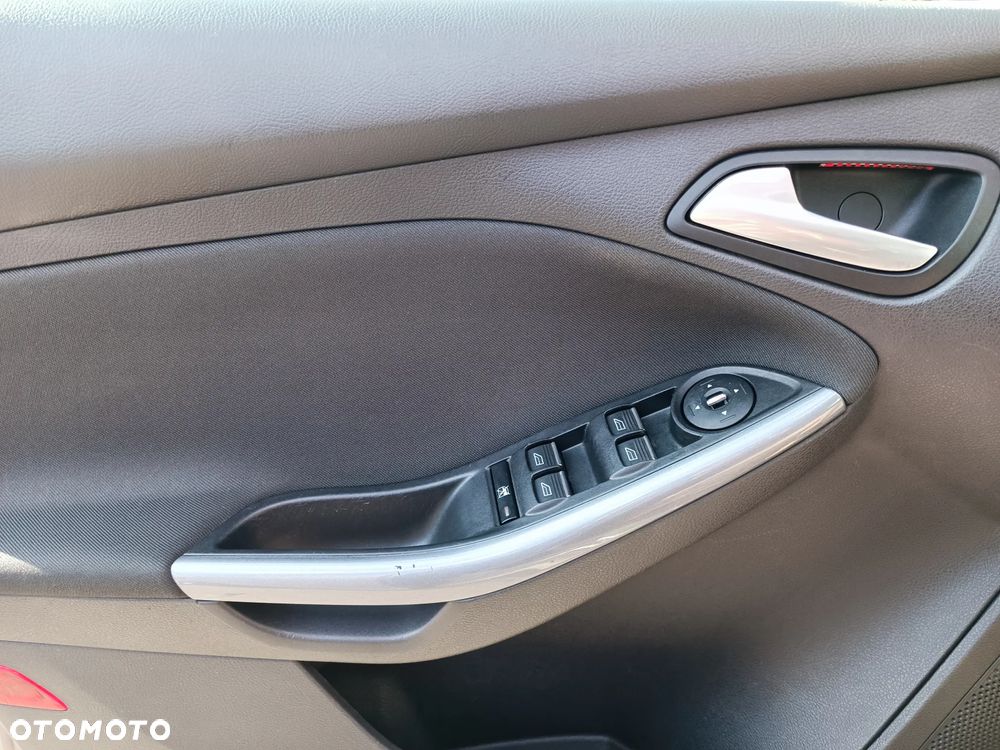 Ford Focus 1.6 EcoBoost Titanium - 27