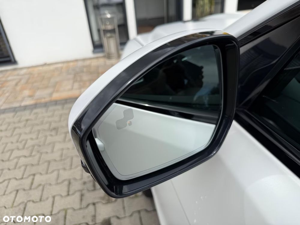 Jaguar F-Pace P550 AWD SVR - 34