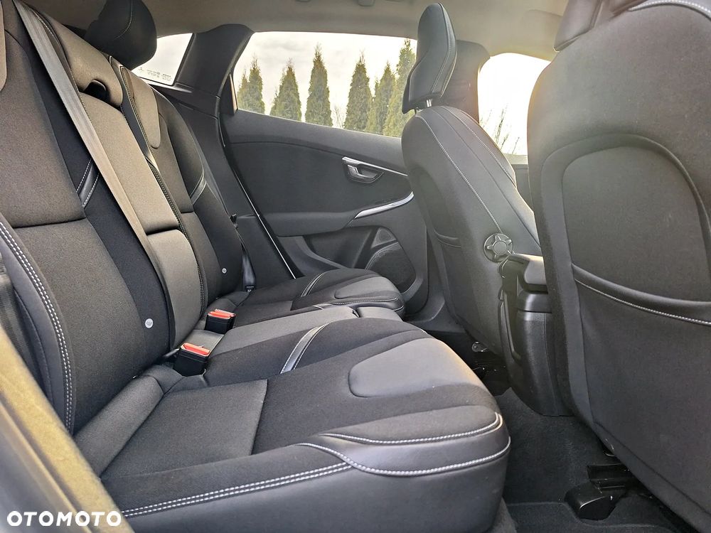 Volvo V40 D2 Momentum - 20