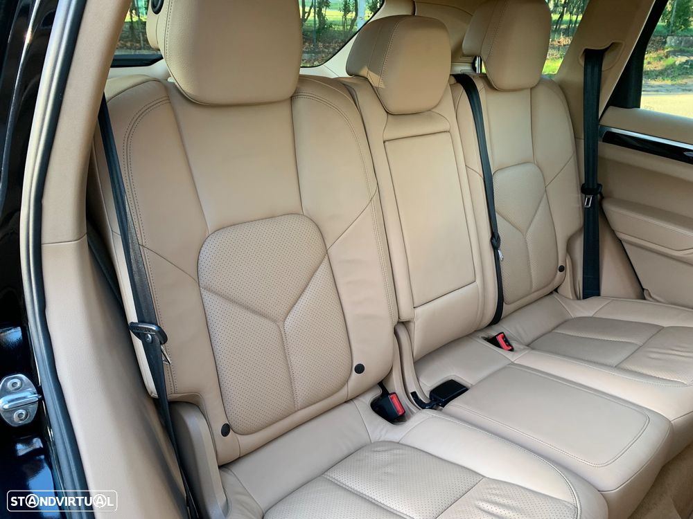 Porsche Cayenne - 32