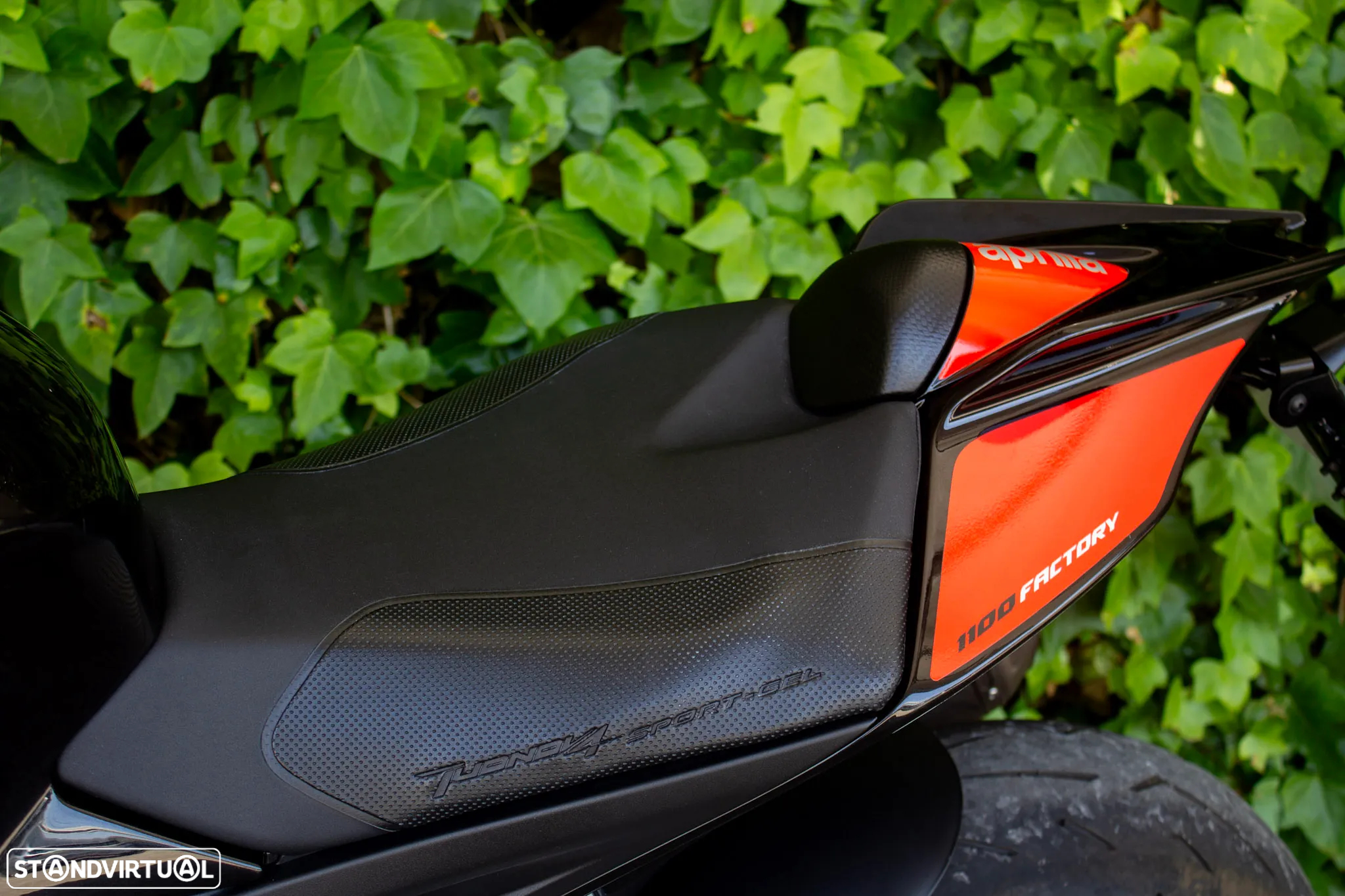 Aprilia Tuono V4 Factory - 10
