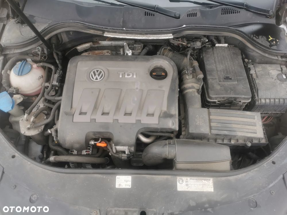 Volkswagen Passat Variant 2.0 Blue TDI SCR Highline - 27