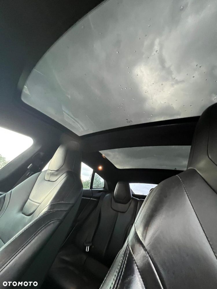 Tesla Model S 85 D - 11