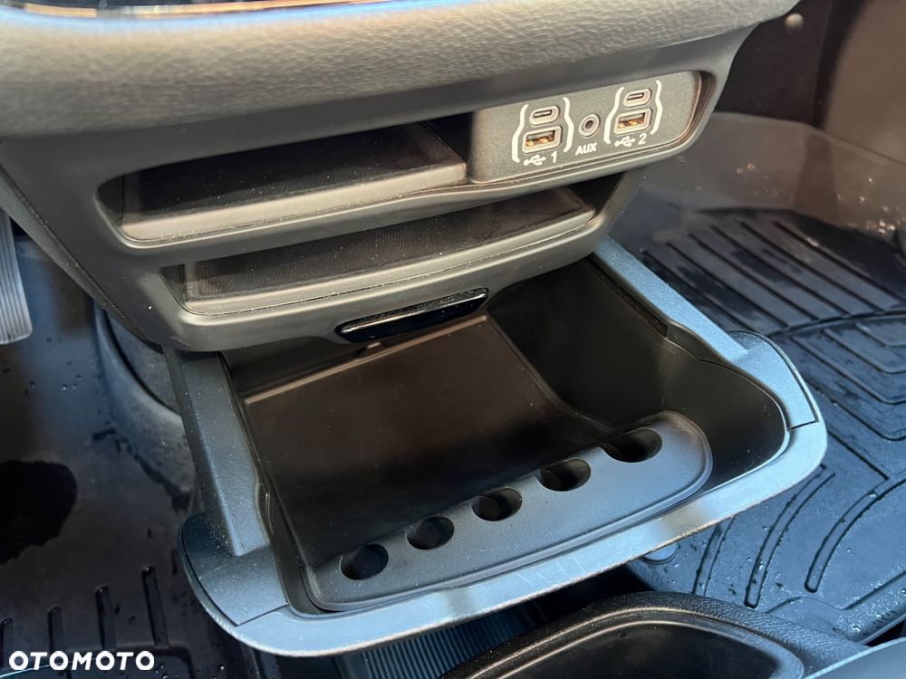 Chrysler Pacifica - 26