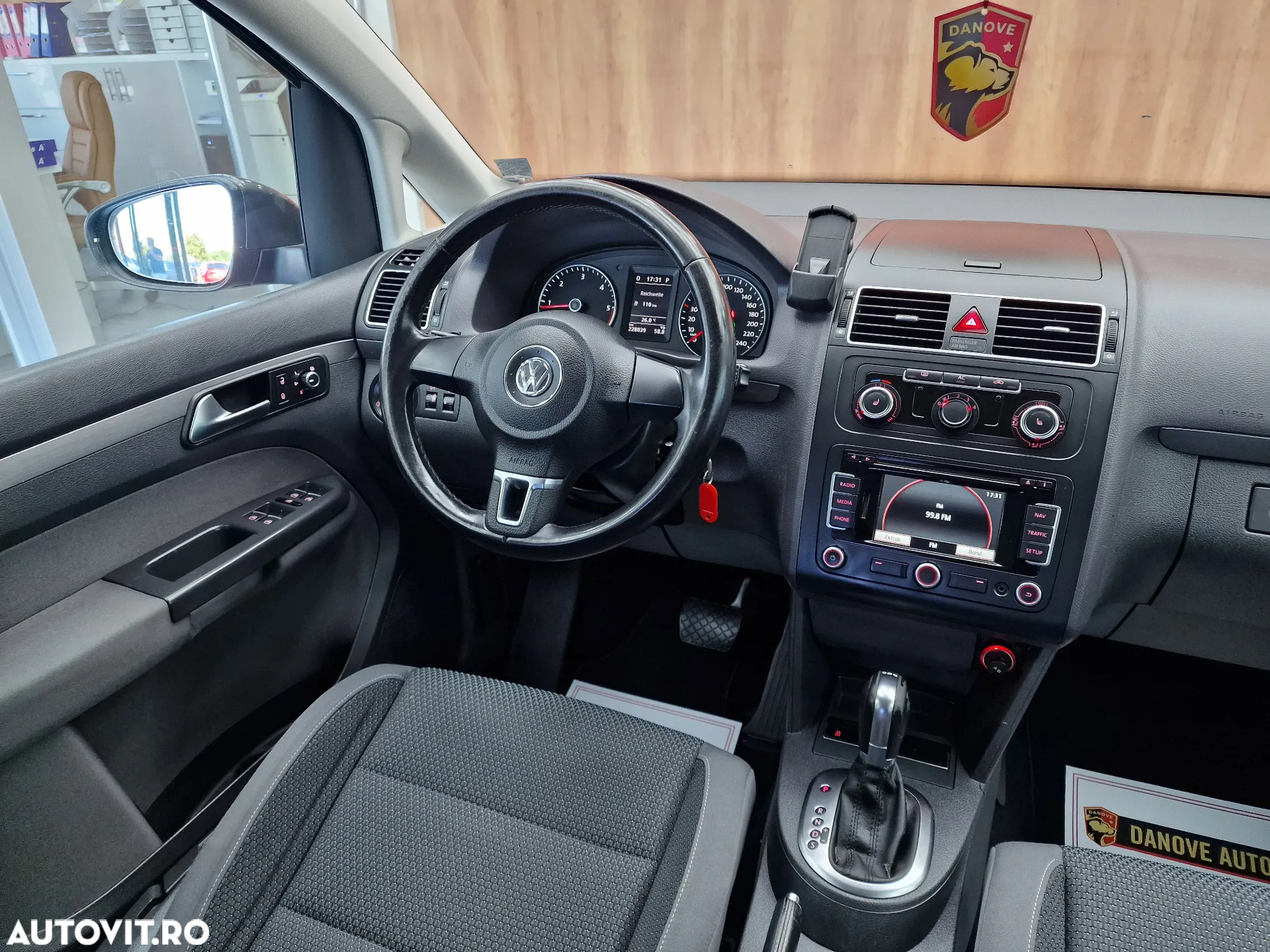 Volkswagen Touran 2.0 TDI DSG Trendline - 16