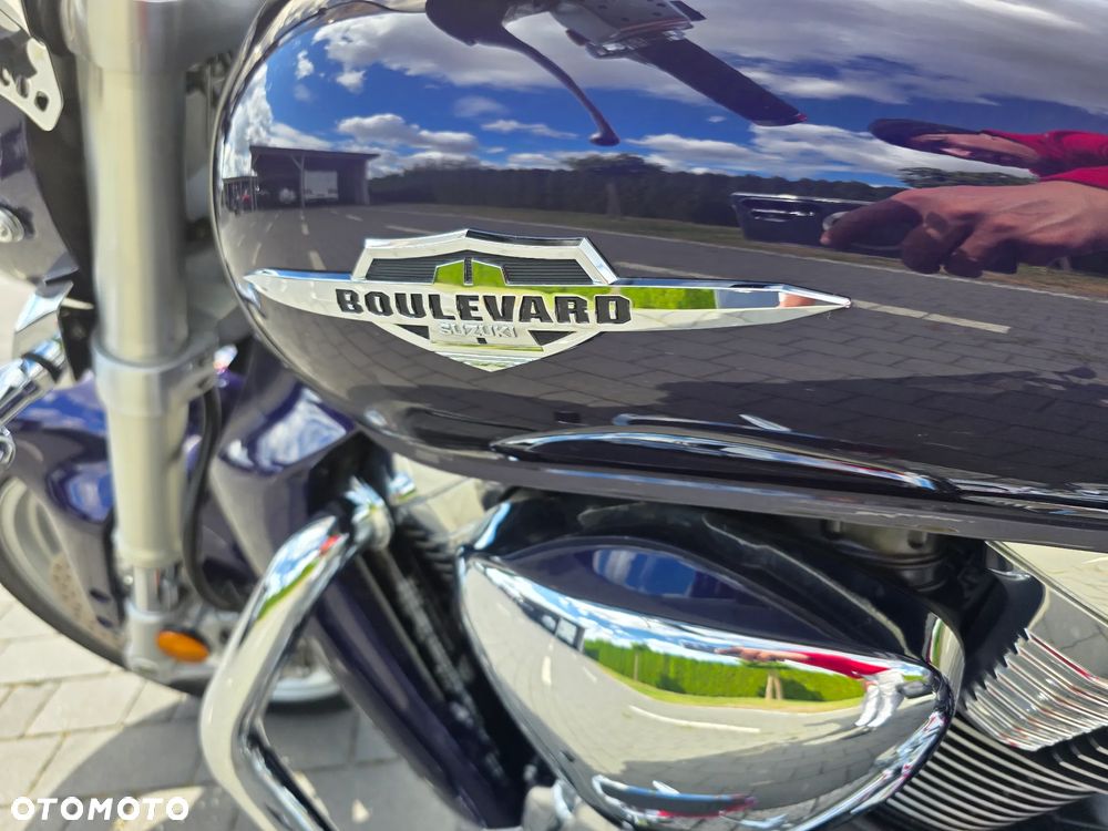 Suzuki Intruder - 14