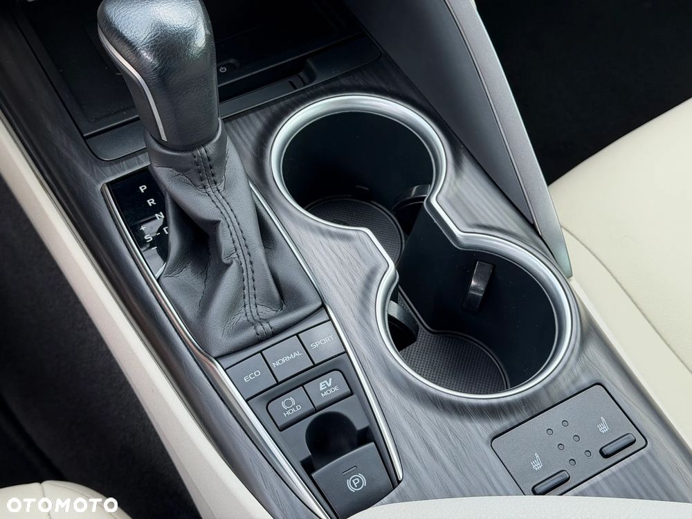 Toyota Camry 2.5 Hybrid Executive CVT - 22