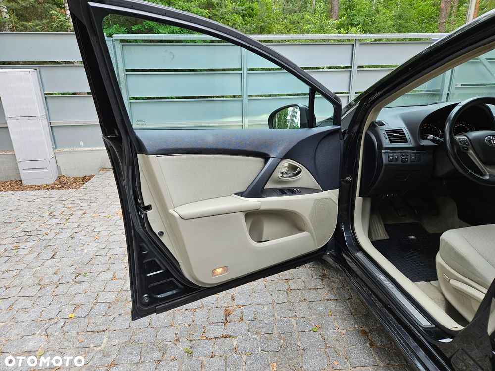 Toyota Avensis 2.0 Sol plus - 19