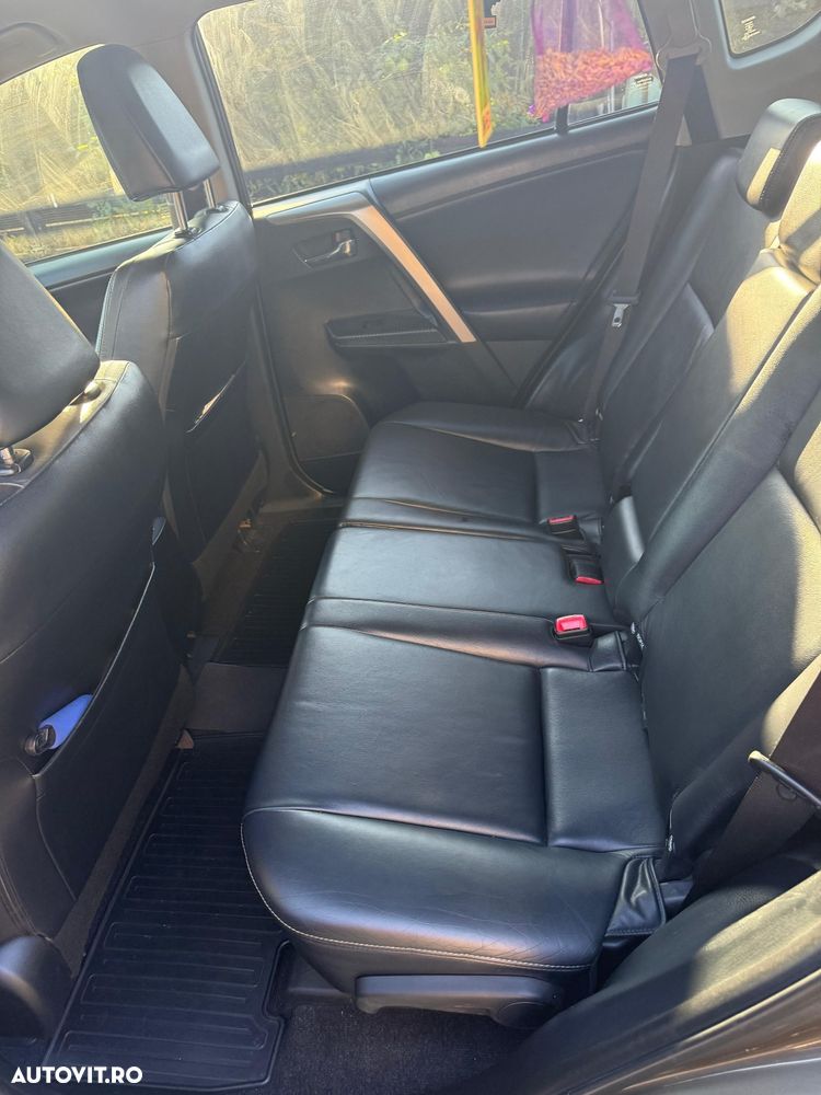Toyota RAV4 2.2L D-CAT A/T Luxury - 13