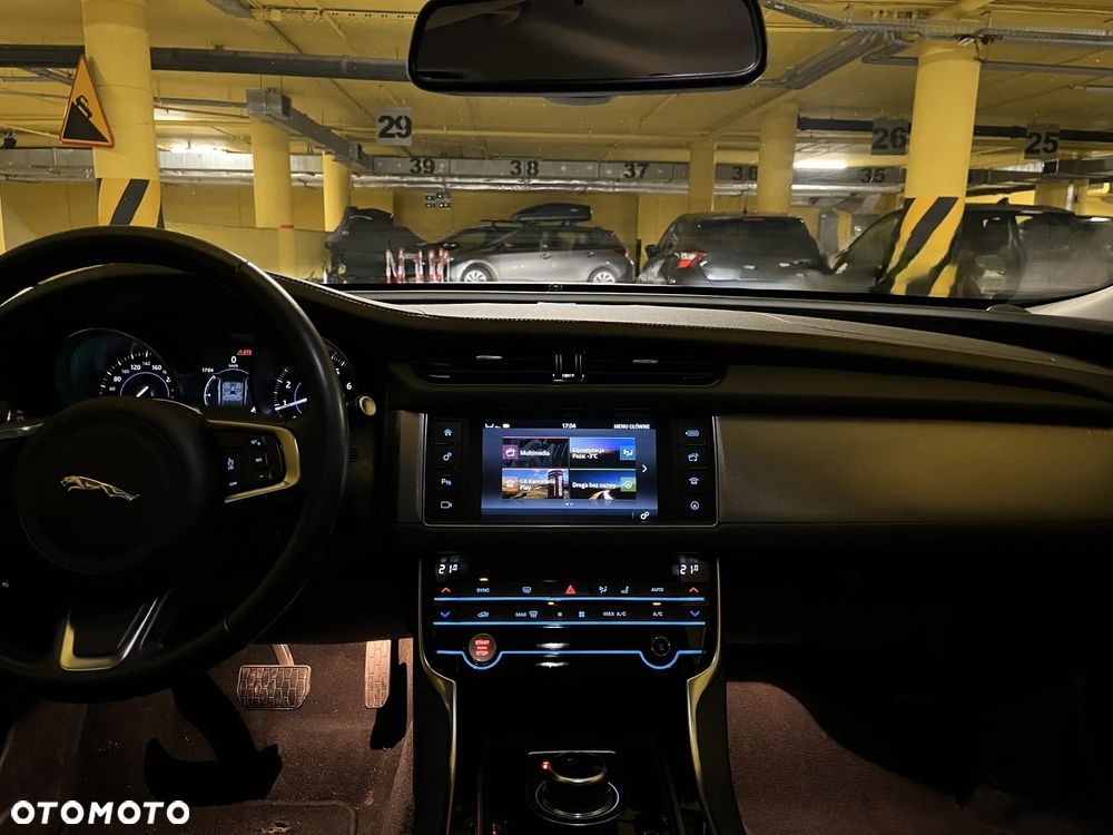 Jaguar XF 2.0 T Prestige - 25