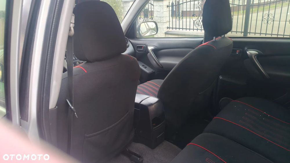 Toyota RAV4 2.0 VVT-i Sol - 4