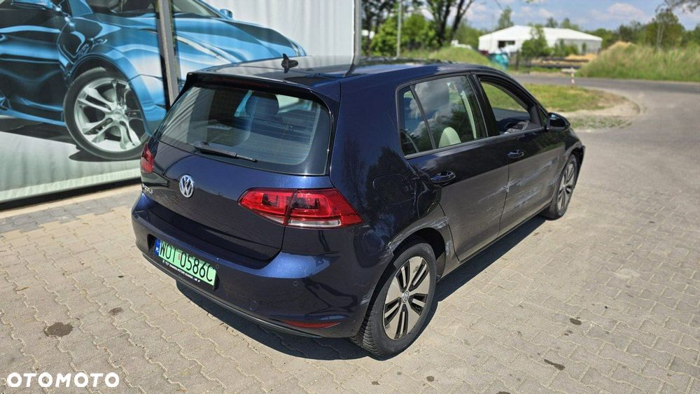 Volkswagen Golf - 6