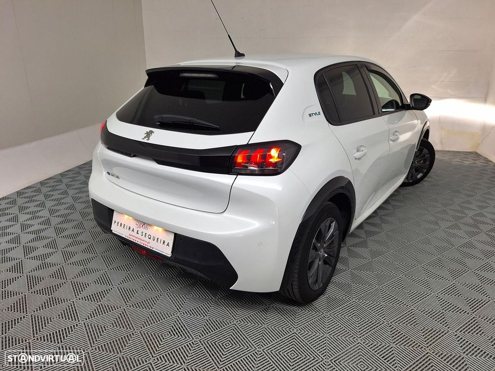 Peugeot e-208 E-Style - 26